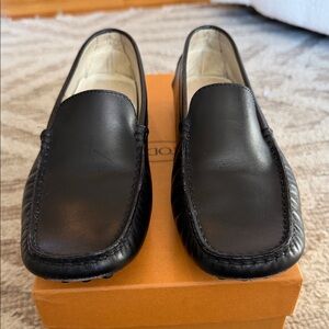 Tod's Elegant Black Leather Slip-On Loafers